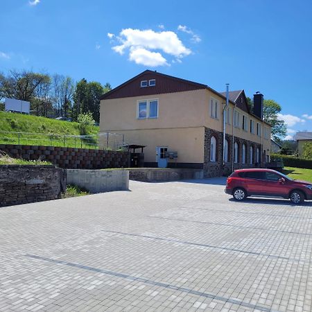 Ferienwohnungen An Der Fichtelbergbahn Cranzahl Exterior foto